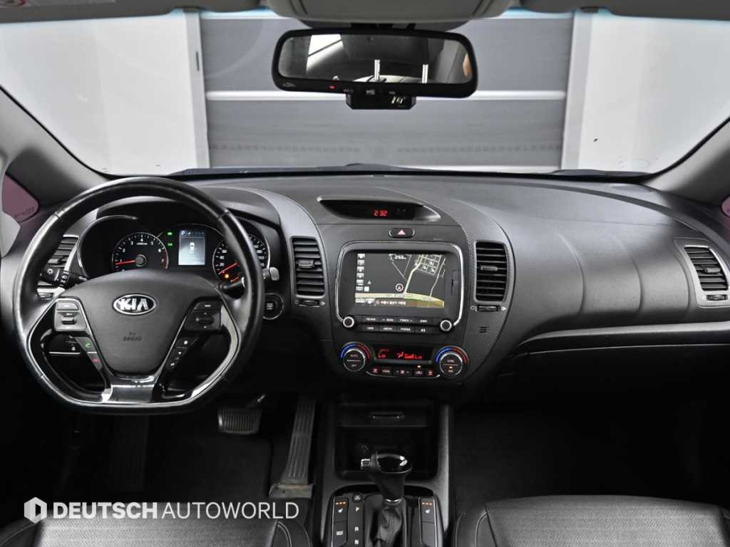 Kia K3 — photo 08