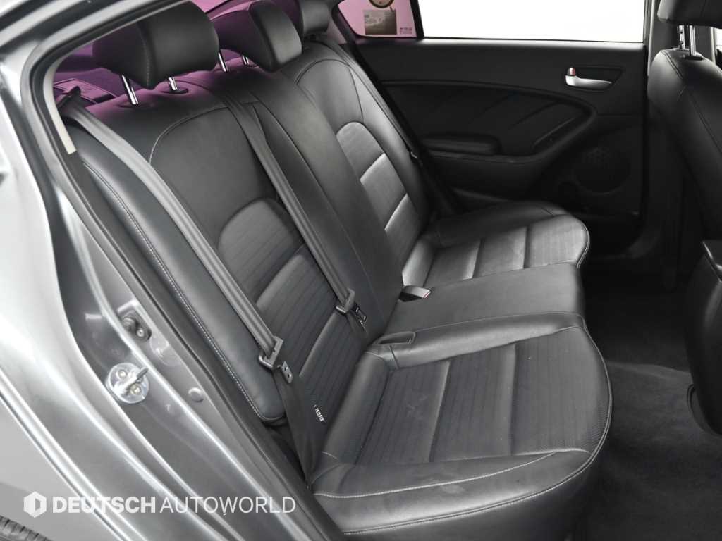 Kia K3 — photo 12