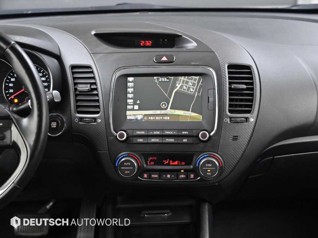 Kia K3 — photo 16