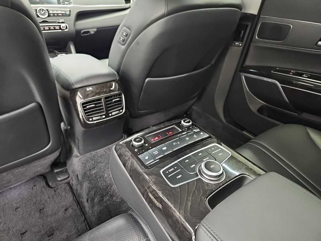 Kia K9 — photo 13