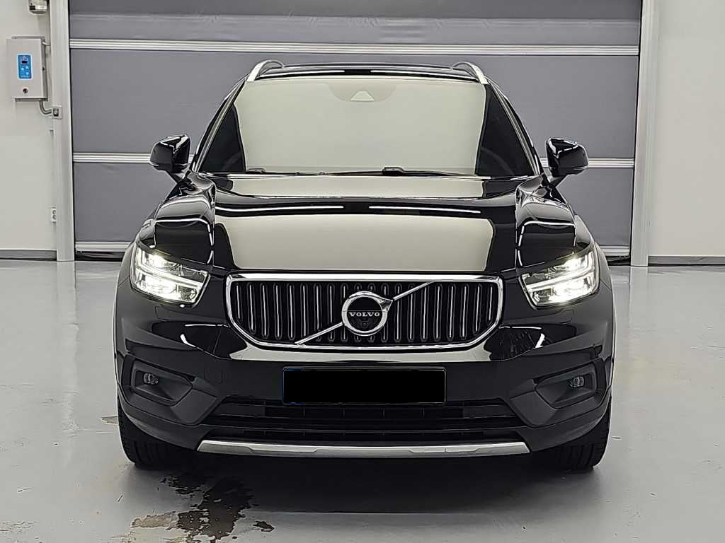 Volvo XC40 — photo 02