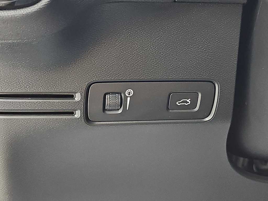 Volvo XC40 — photo 19
