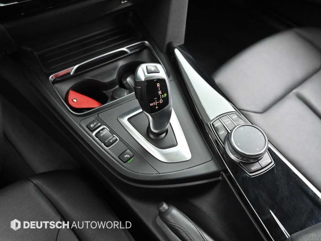 BMW 3-Series — photo 09