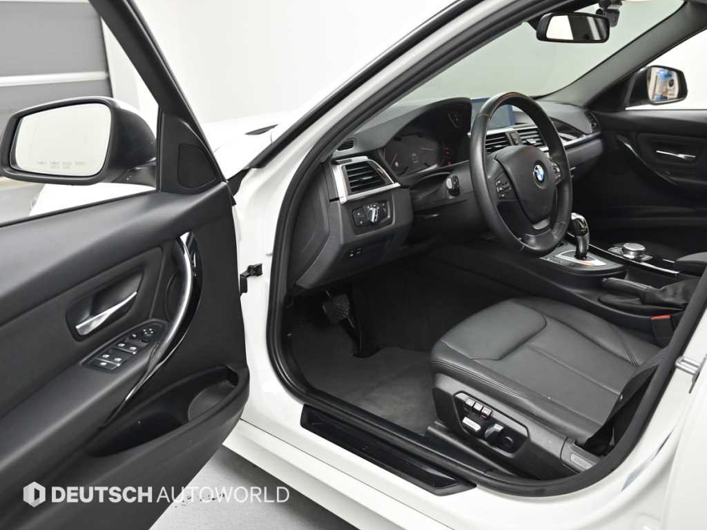 BMW 3-Series — photo 11