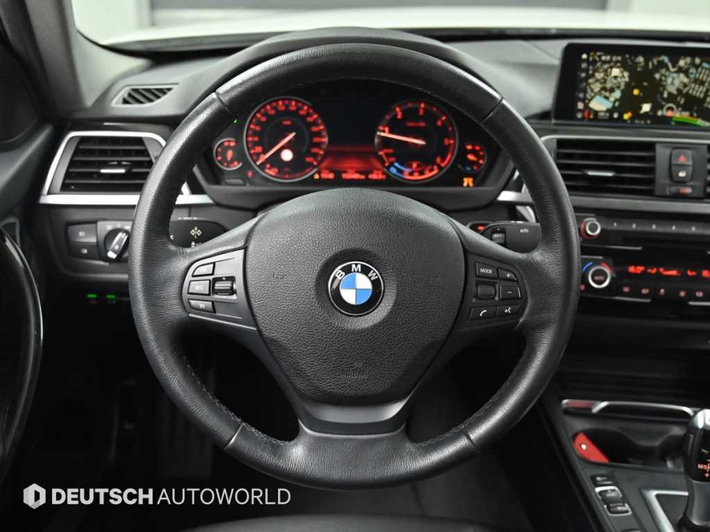 BMW 3-Series — photo 13