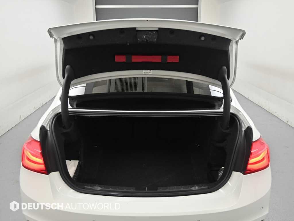 BMW 3-Series — photo 19