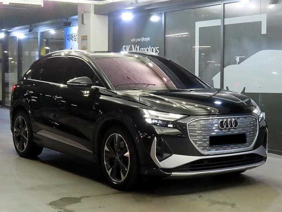 Audi Q4 e-tron — photo 01