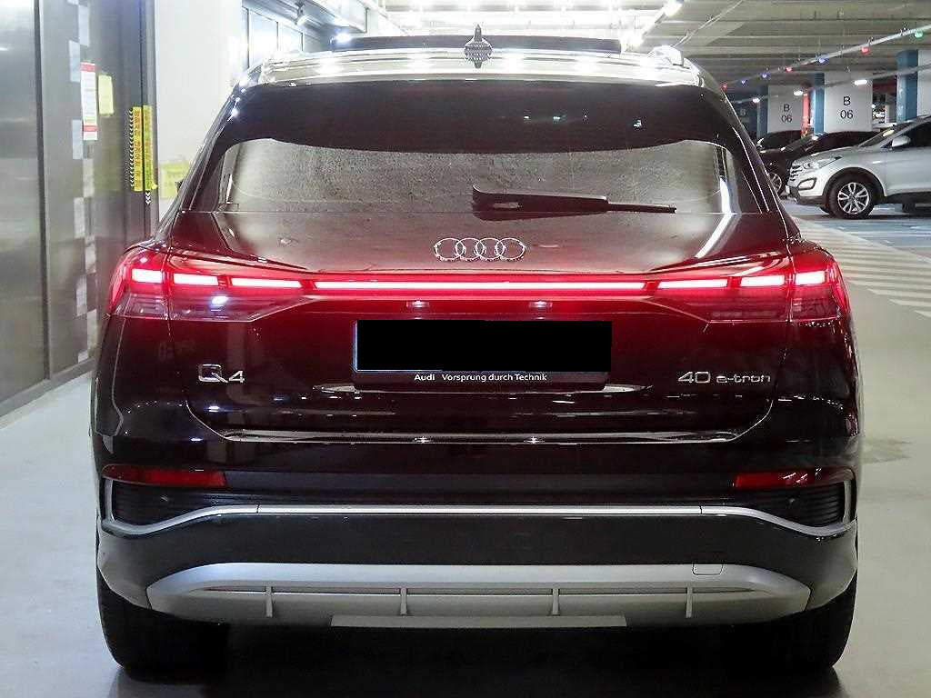 Audi Q4 e-tron — photo 05