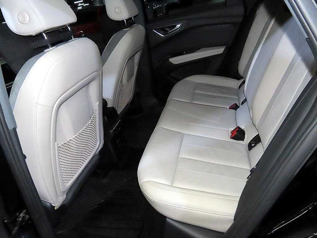 Audi Q4 e-tron — photo 07