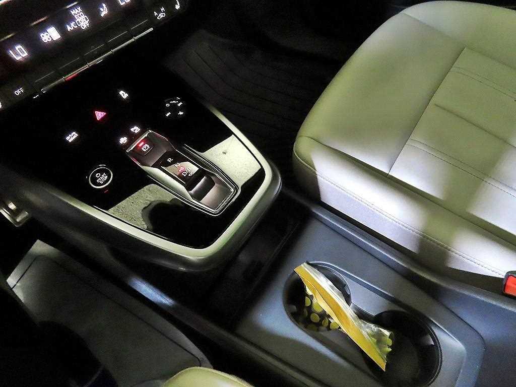 Audi Q4 e-tron — photo 12