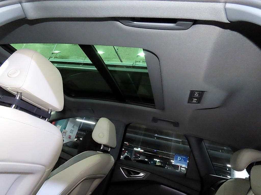 Audi Q4 e-tron — photo 15