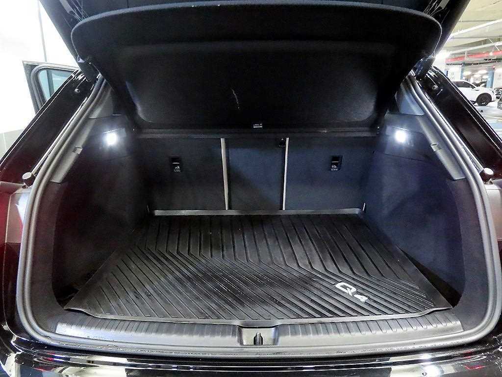 Audi Q4 e-tron — photo 16