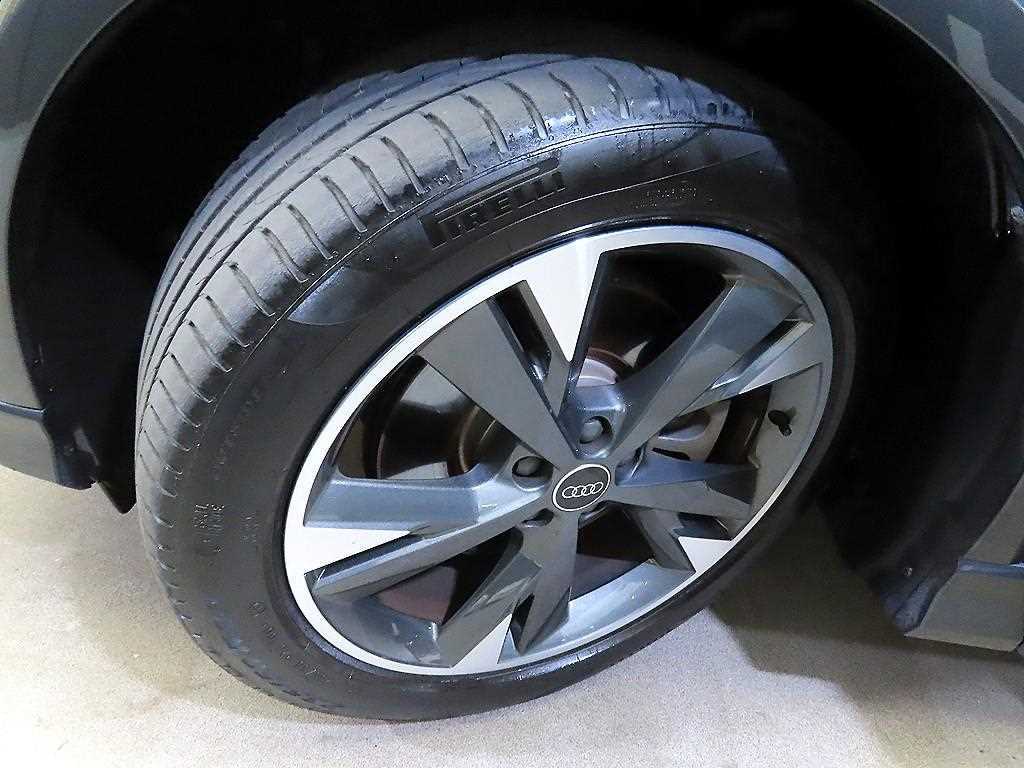 Audi Q4 e-tron — photo 20