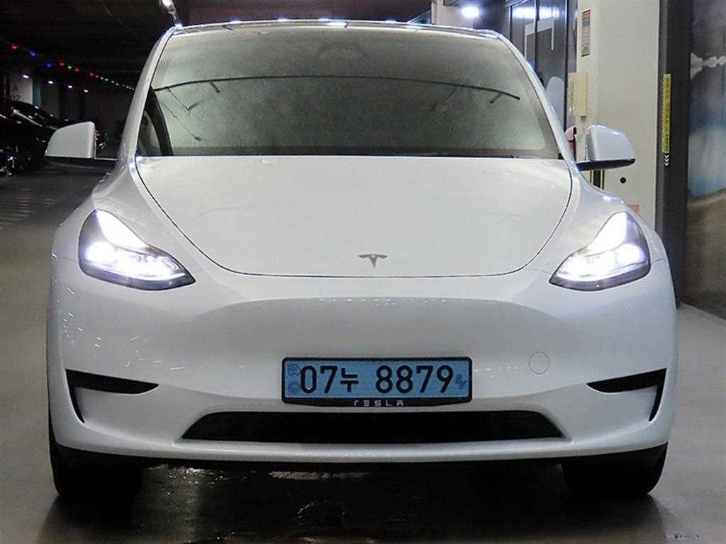 Tesla Model Y — photo 02