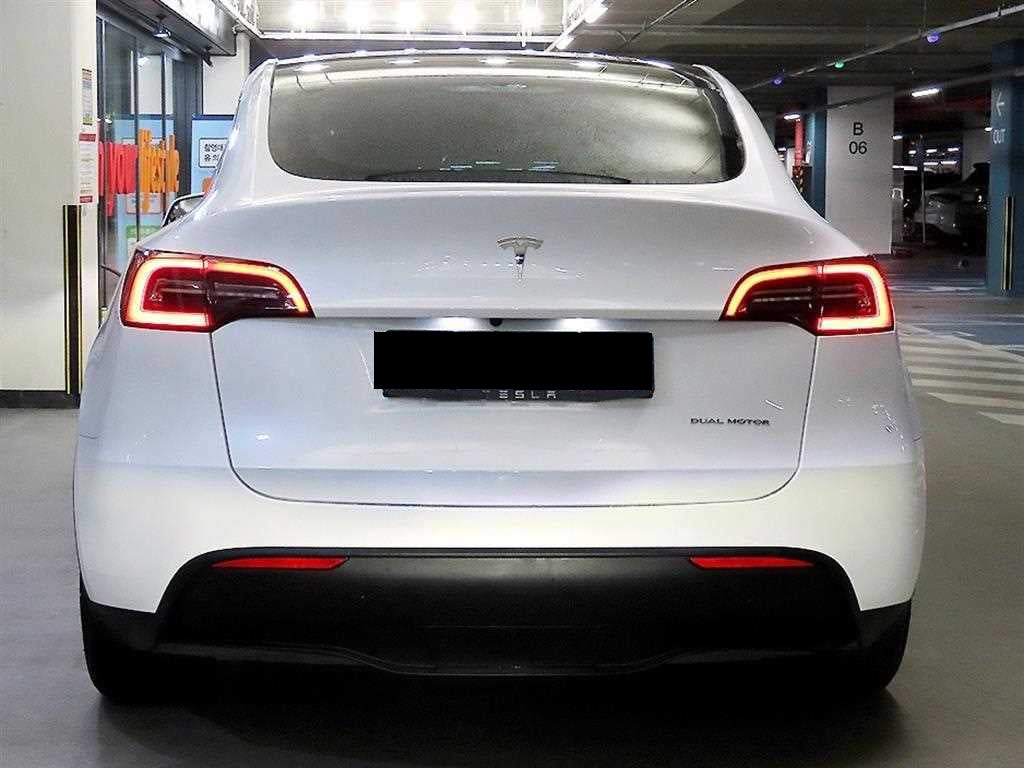 Tesla Model Y — photo 05