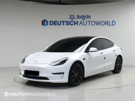 Tesla Model 3 — photo 01