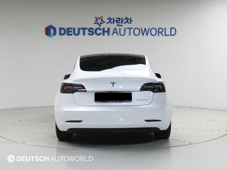 Tesla Model 3 — photo 04