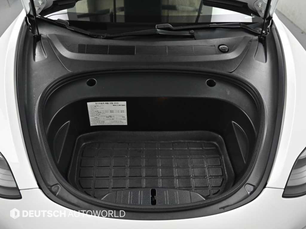 Tesla Model 3 — photo 06