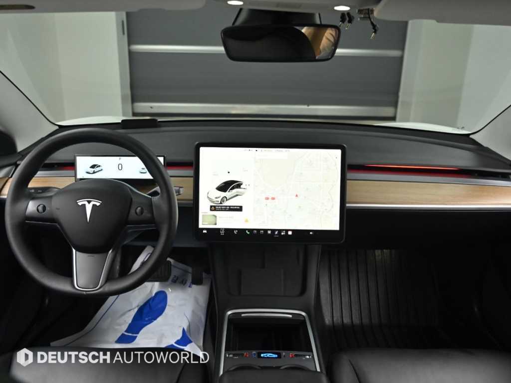 Tesla Model 3 — photo 07