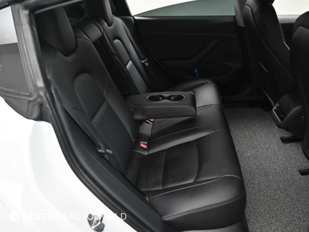 Tesla Model 3 — photo 12