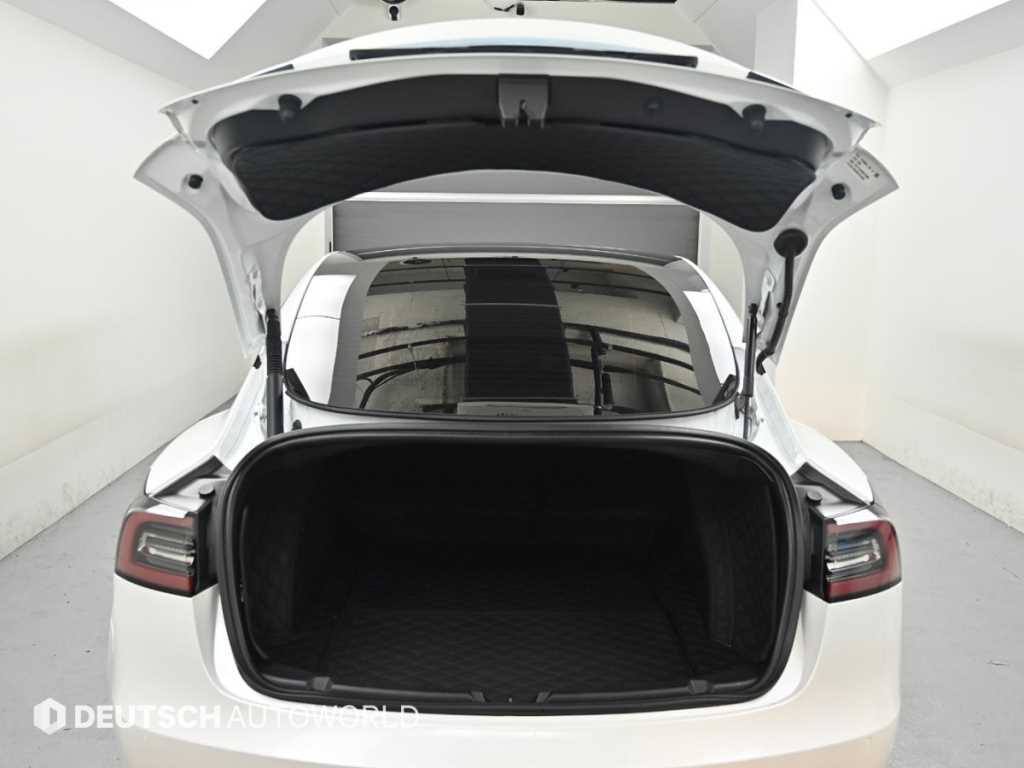 Tesla Model 3 — photo 19