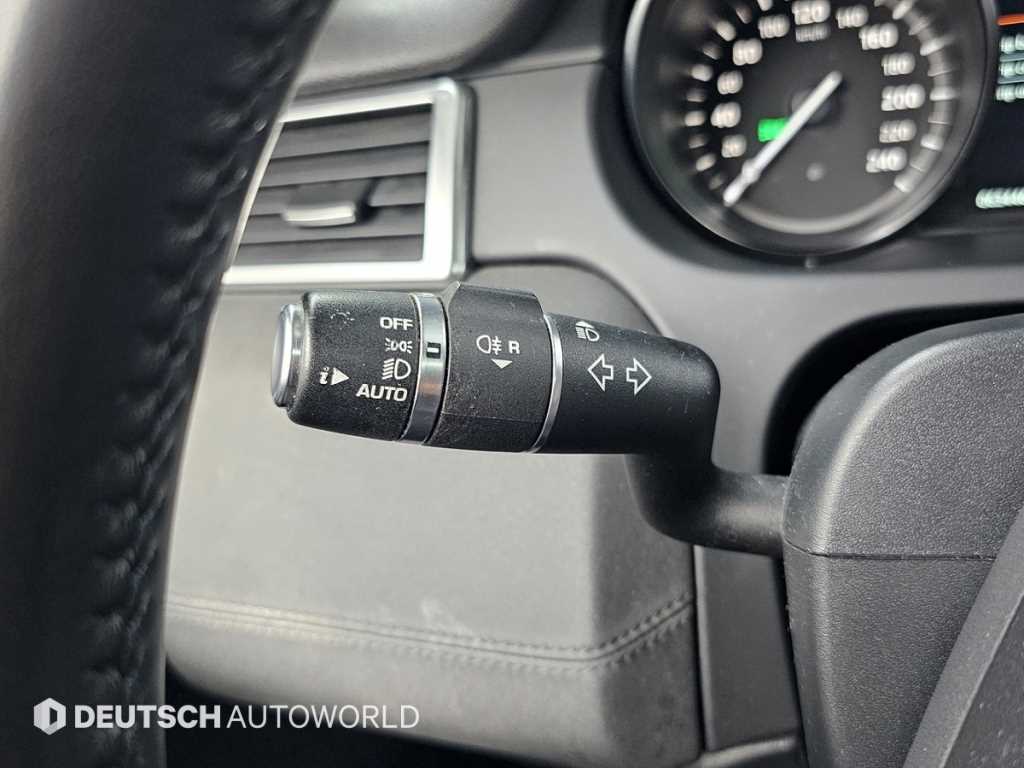 Land Rover Discovery Sport — photo 16