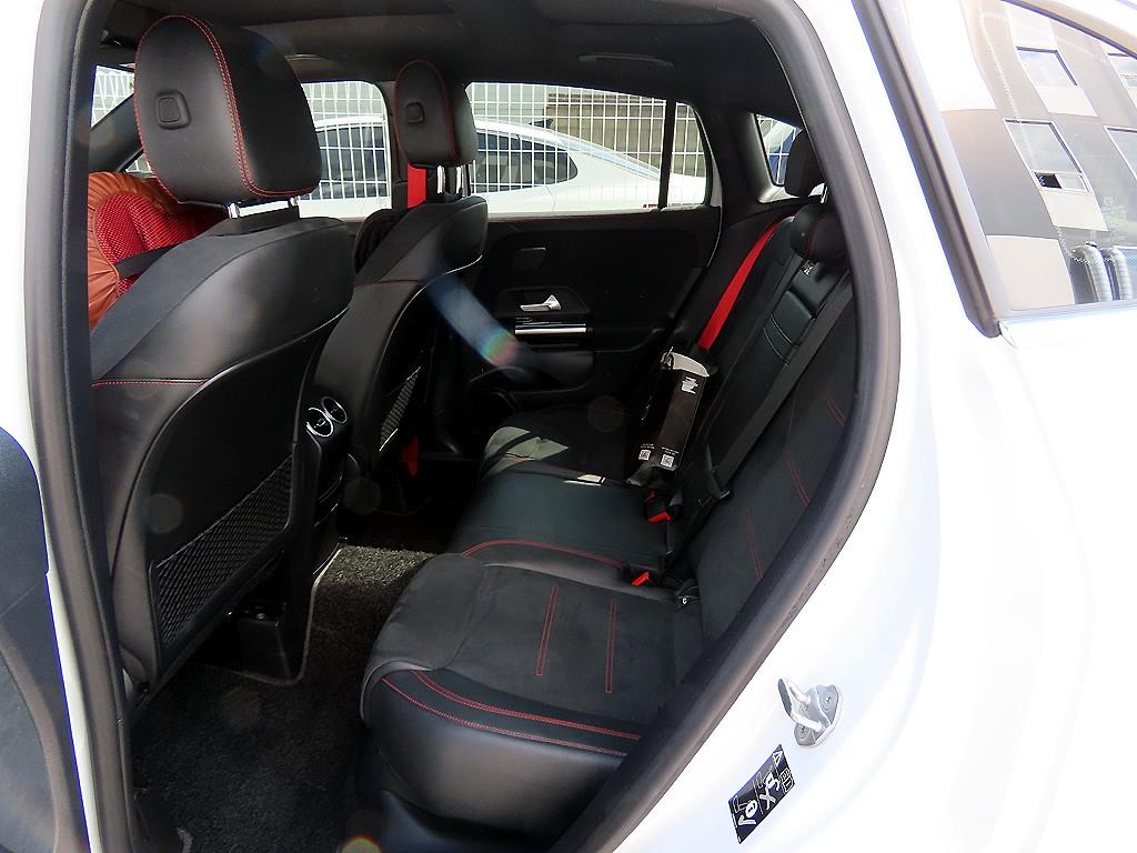 Mercedes-Benz GLA-Class — photo 06