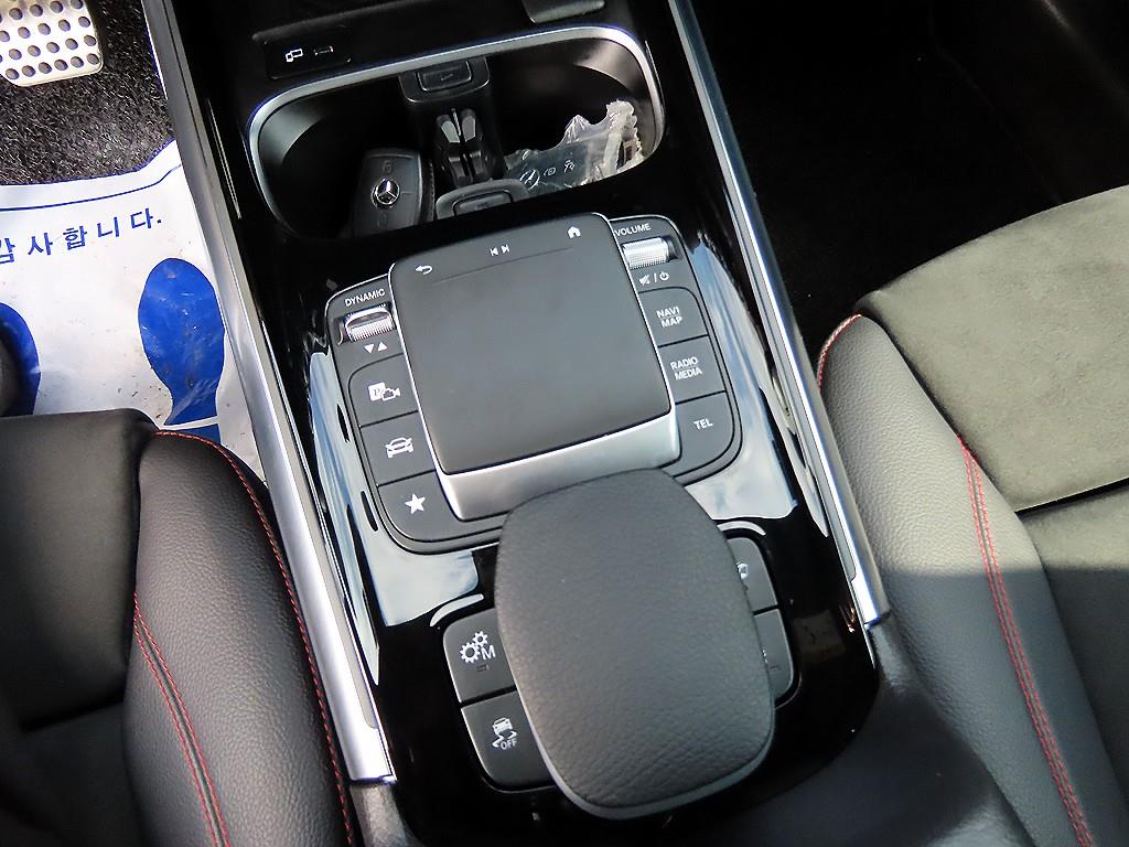 Mercedes-Benz GLA-Class — photo 12