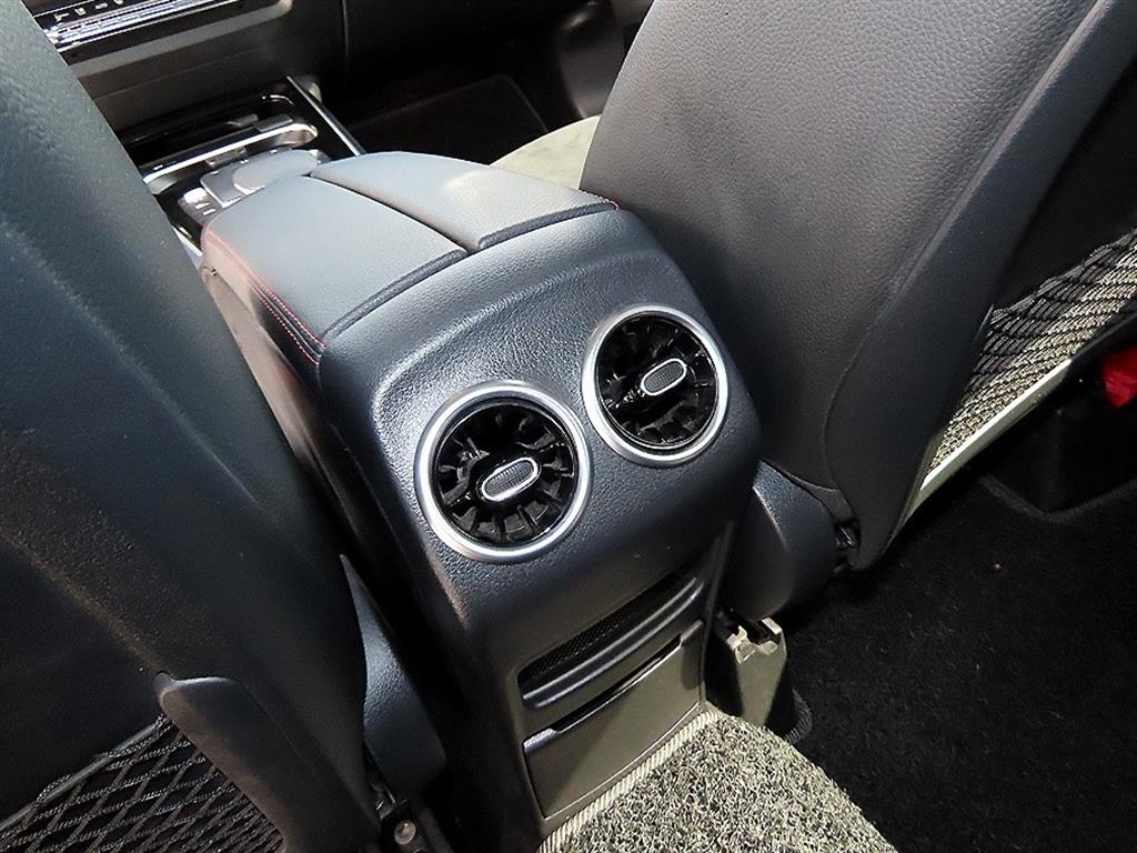 Mercedes-Benz GLA-Class — photo 15