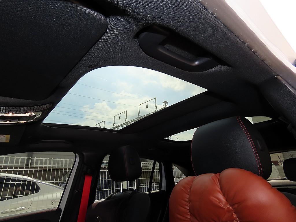 Mercedes-Benz GLA-Class — photo 16