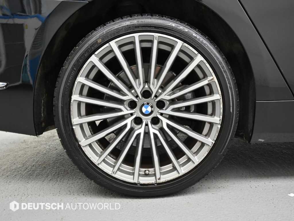 BMW 7-Series — photo 06