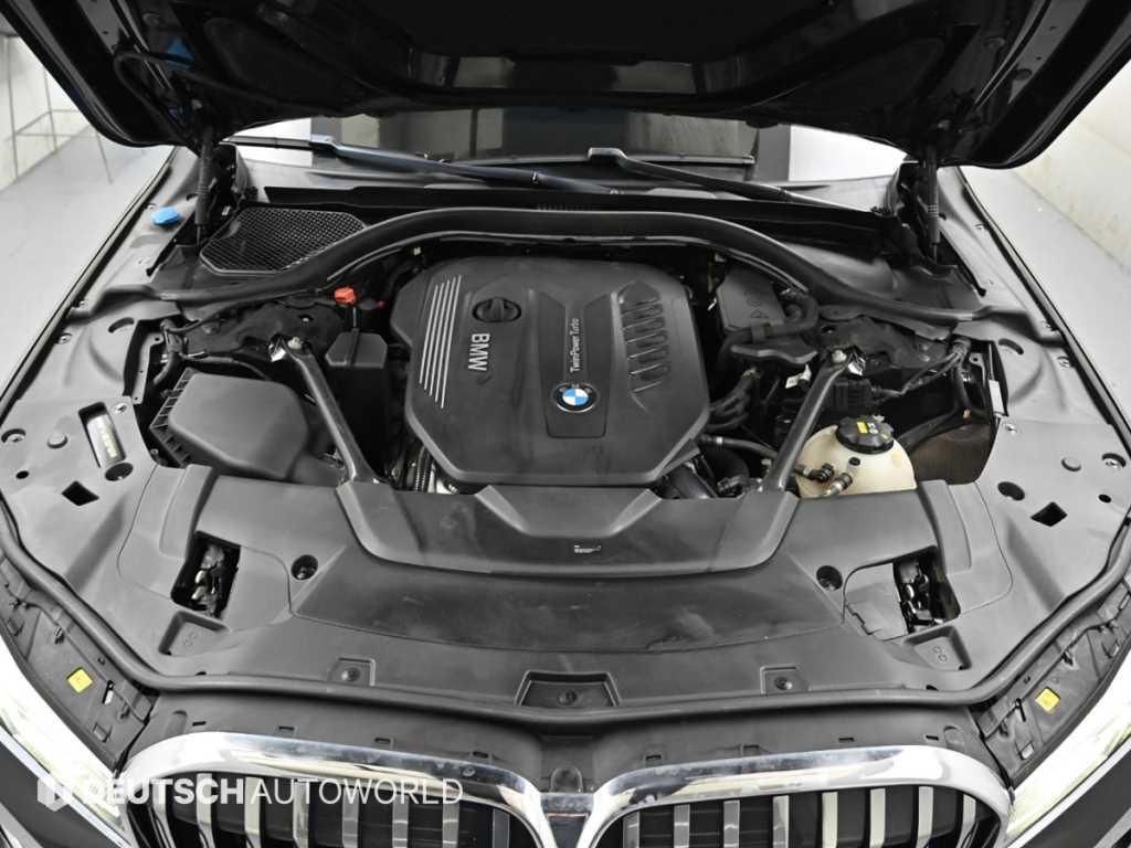 BMW 7-Series — photo 07