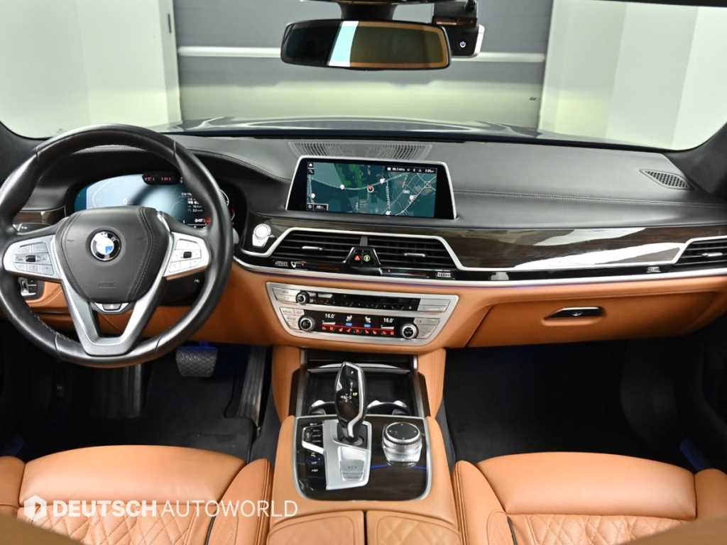 BMW 7-Series — photo 08
