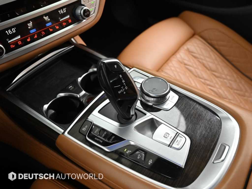 BMW 7-Series — photo 09