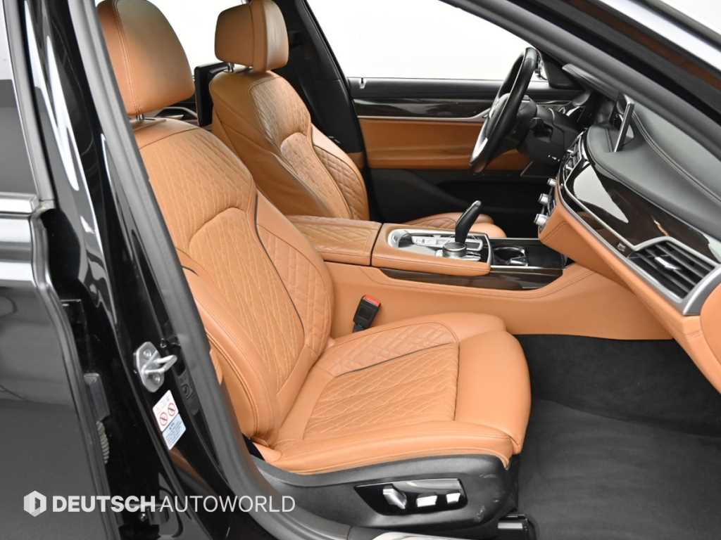 BMW 7-Series — photo 10