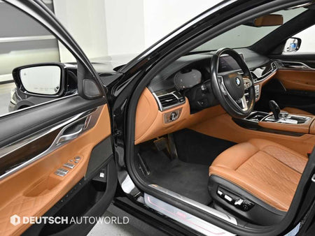 BMW 7-Series — photo 11
