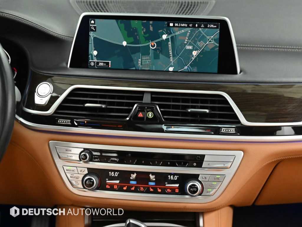 BMW 7-Series — photo 14