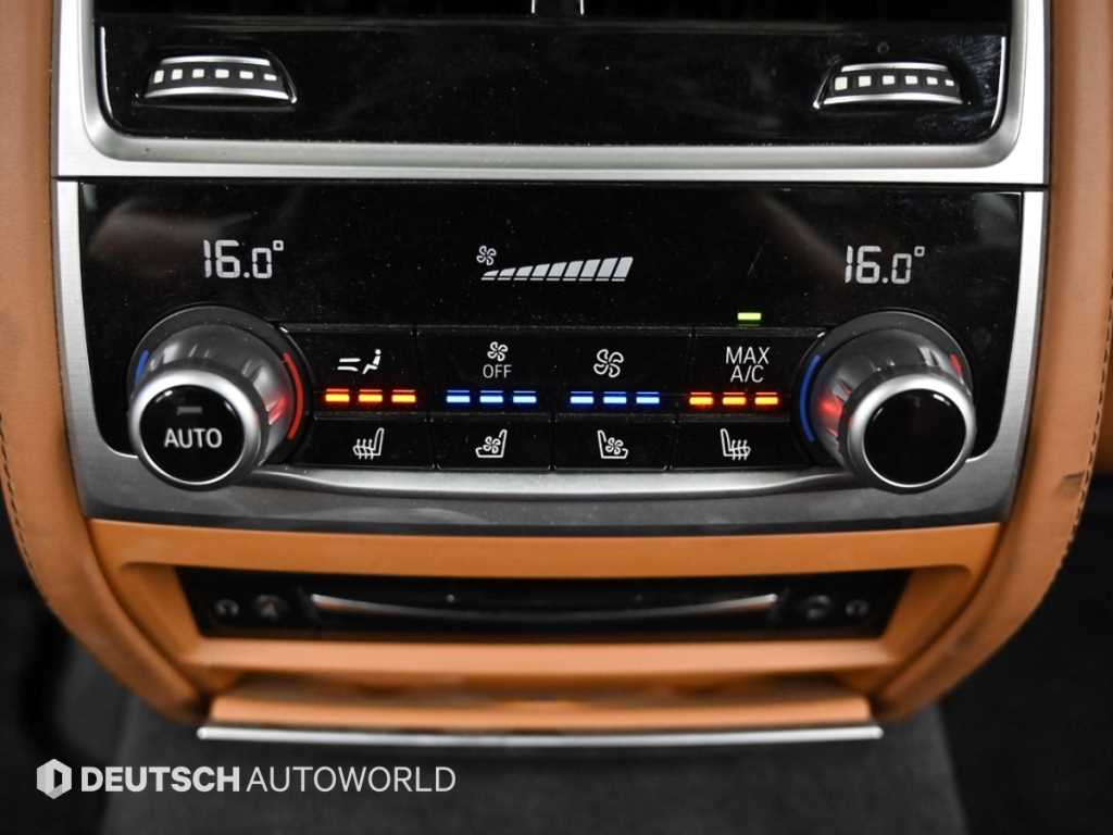 BMW 7-Series — photo 16