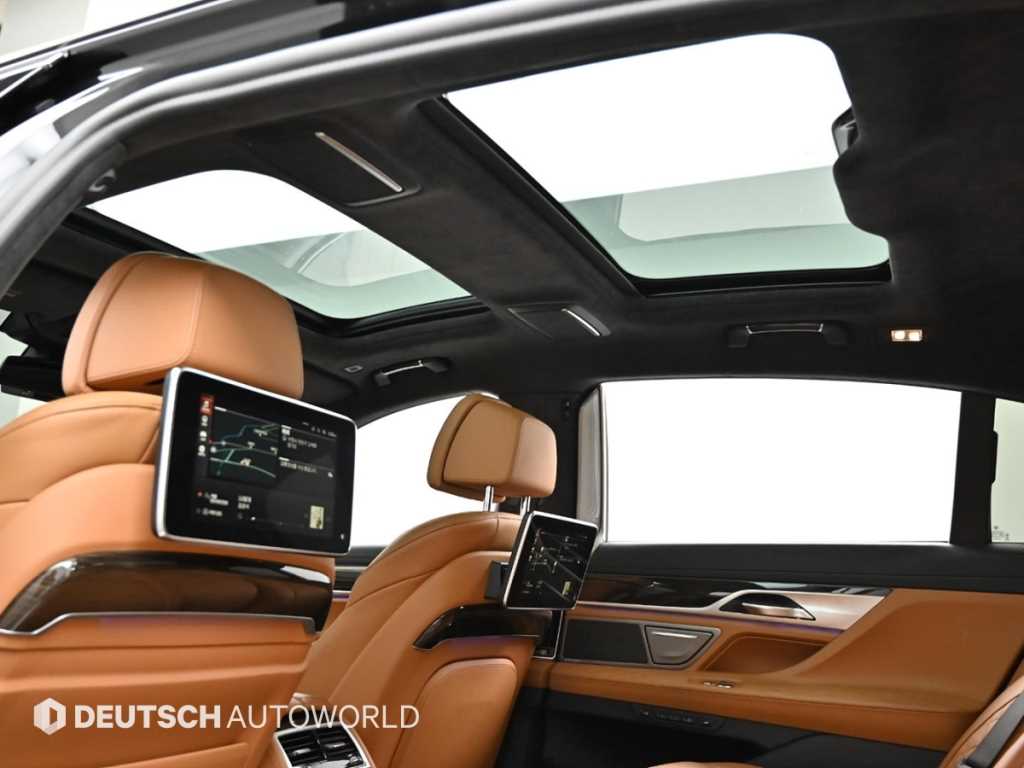 BMW 7-Series — photo 18