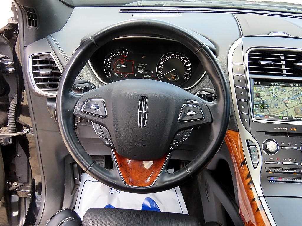 Lincoln MKX — photo 08