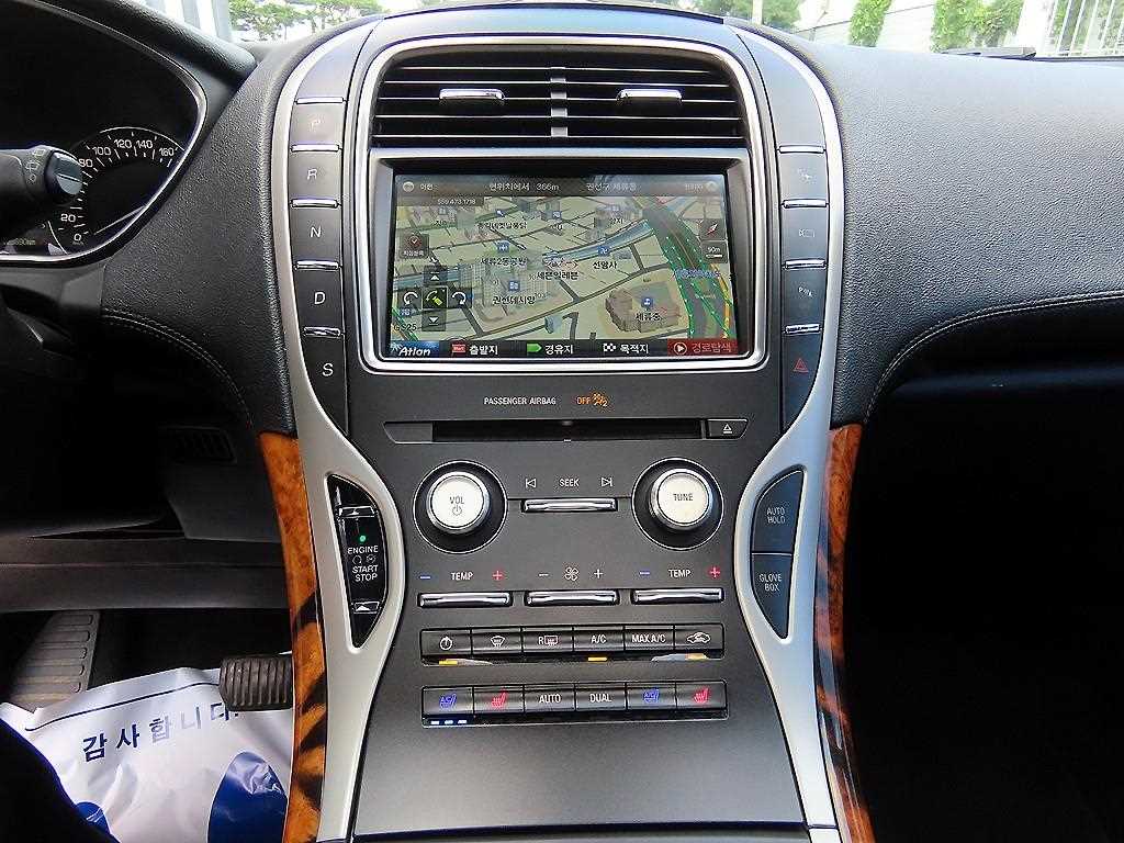 Lincoln MKX — photo 12