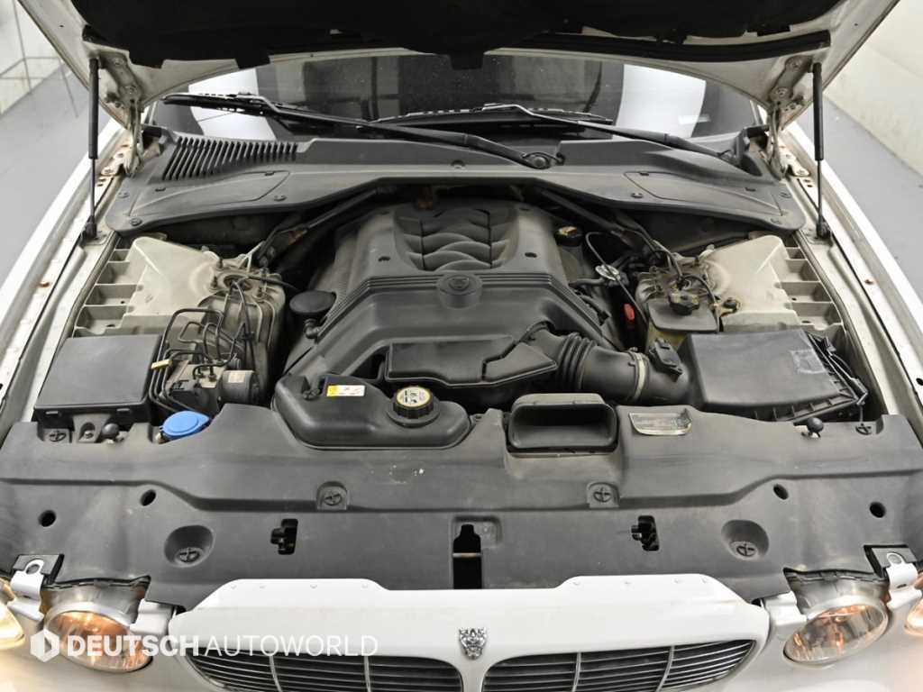 Jaguar XJ-8 — photo 06