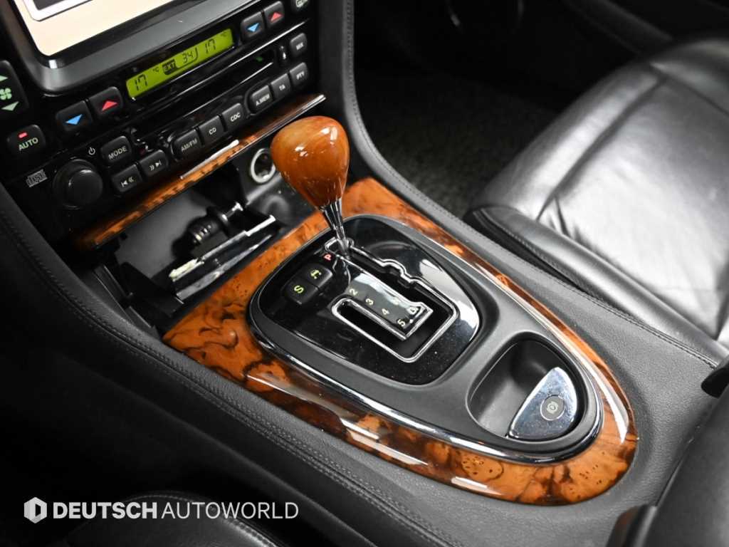 Jaguar XJ-8 — photo 09