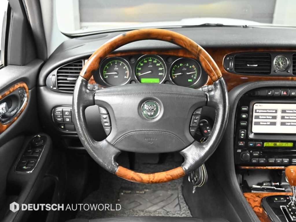 Jaguar XJ-8 — photo 13