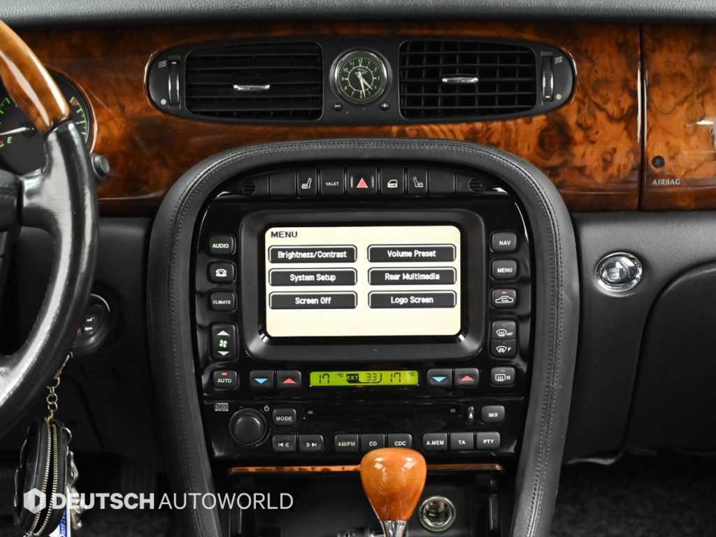 Jaguar XJ-8 — photo 14