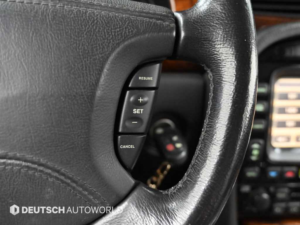 Jaguar XJ-8 — photo 17