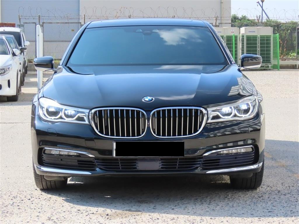 BMW 7-Series — photo 01