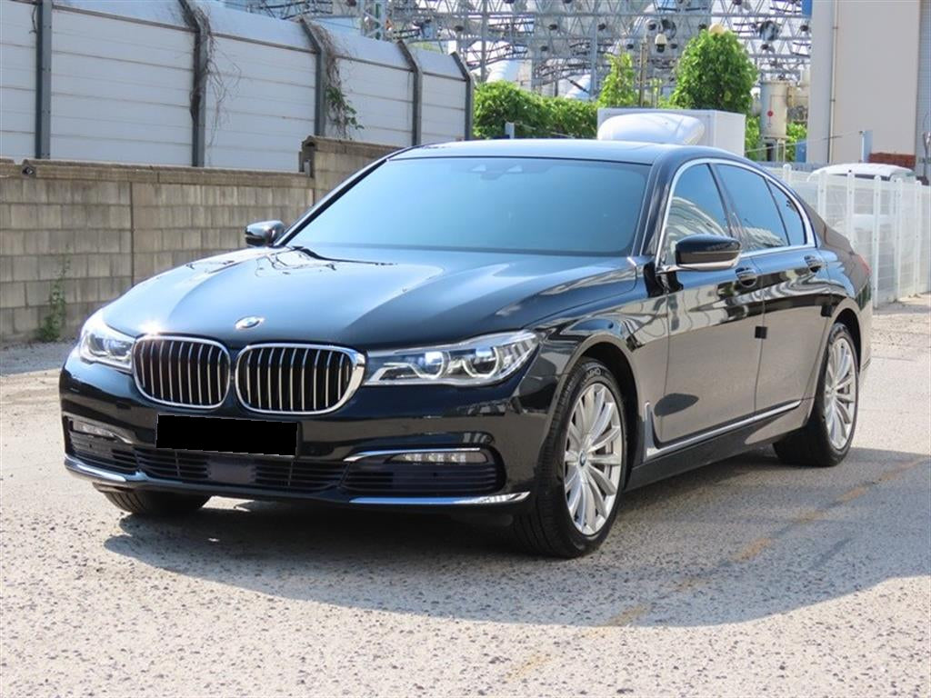BMW 7-Series — photo 02
