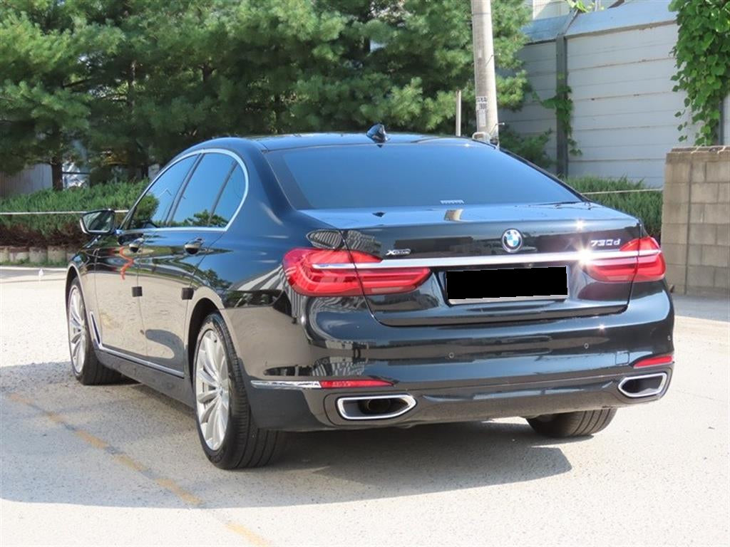 BMW 7-Series — photo 03