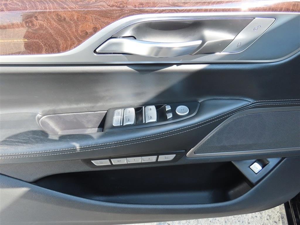 BMW 7-Series — photo 06